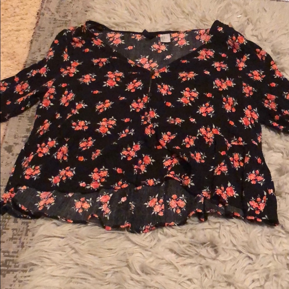 Mid crop ruffled top